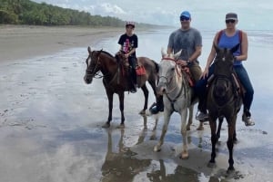 Esterillos Este: Manuel Antonio Beach Horseback Ride