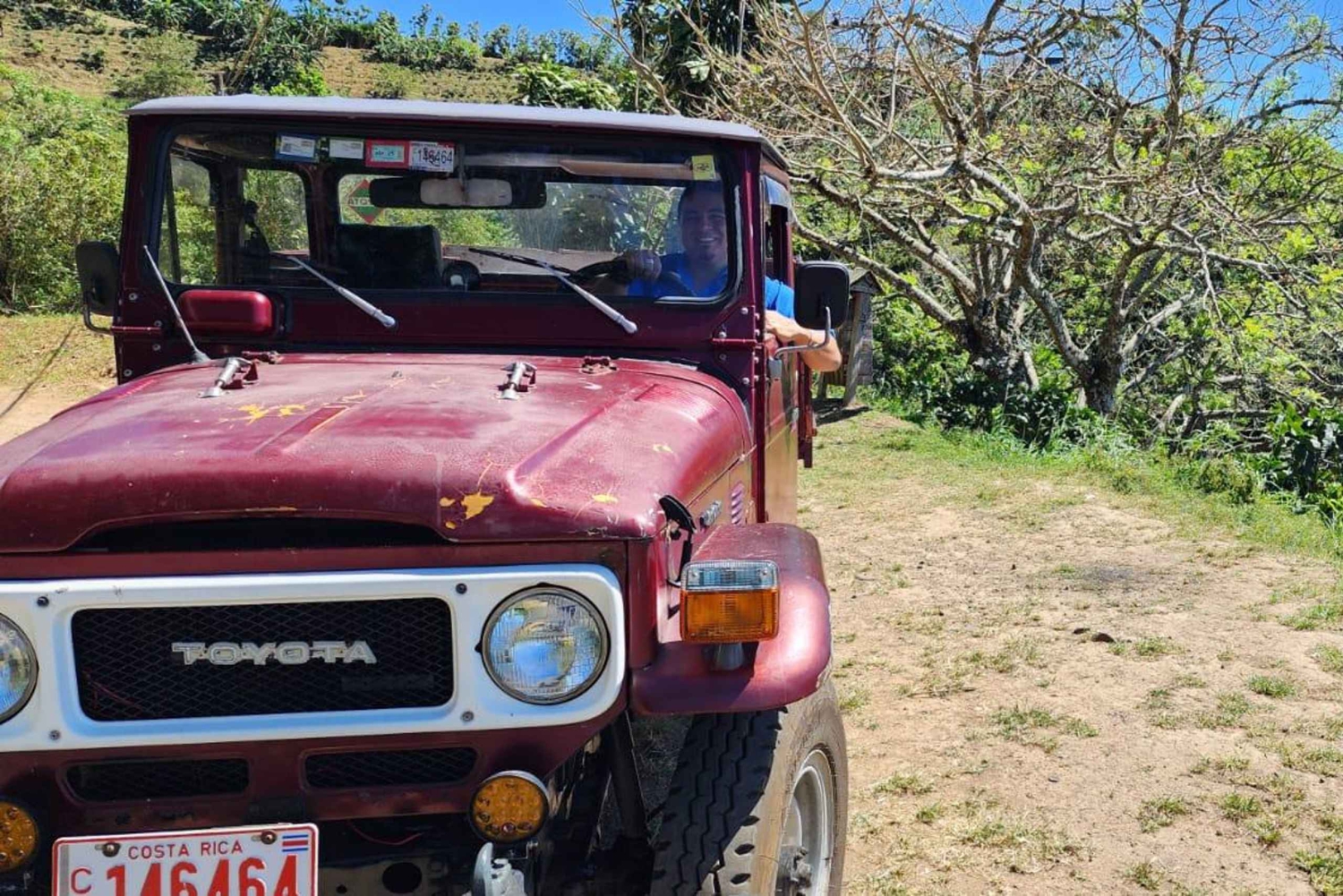 Odkrywanie i przygoda: przejażdżka i wędrówka Toyotą Land Cruiser