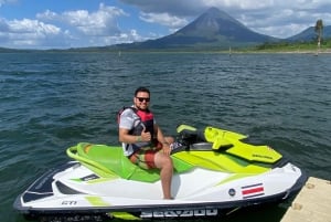 Desde El Castillo: Alquiler de motos acuáticas en el Lago Arenal