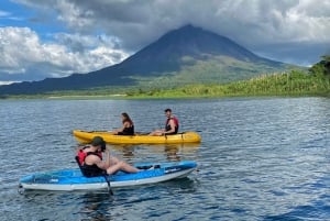Desde El Castillo: tour de SUP y kayak en el lago Arenal con refrigerios