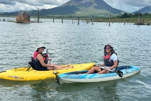 Desde El Castillo: tour de SUP y kayak en el lago Arenal con refrigerios