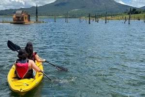 Da El Castillo: tour in kayak e SUP del lago Arenal con snack