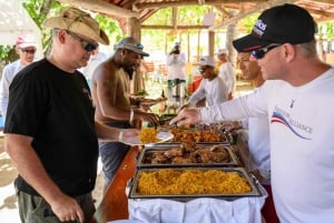 ジャコ発：トルトゥーガ島日帰りツアーとアクティビティ