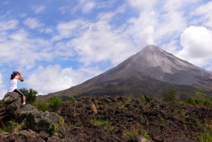 Desde La Fortuna: tour por la tarde del volcán Arenal y las aguas termales