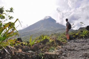 Desde La Fortuna: tour por la tarde del volcán Arenal y las aguas termales