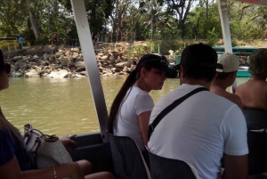 Desde Monteverde: Traslado en barco por el lago Arenal a La Fortuna