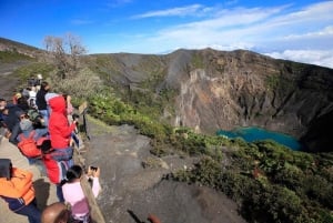 From San Jose: Irazu Volcano Crater Hike and Cartago Trip