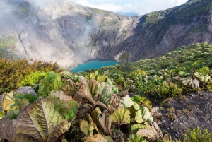 From San Jose: Irazu Volcano Crater Hike and Cartago Trip