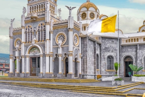 From San Jose: Irazu Volcano Crater Hike and Cartago Trip