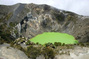 From San Jose: Irazu Volcano Crater Hike and Cartago Trip