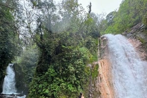 San Joséstä: yksityinen Blue Falls -retki piilossa olevaan vesiputoukseen