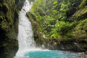San Joséstä: yksityinen Blue Falls -retki piilossa olevaan vesiputoukseen