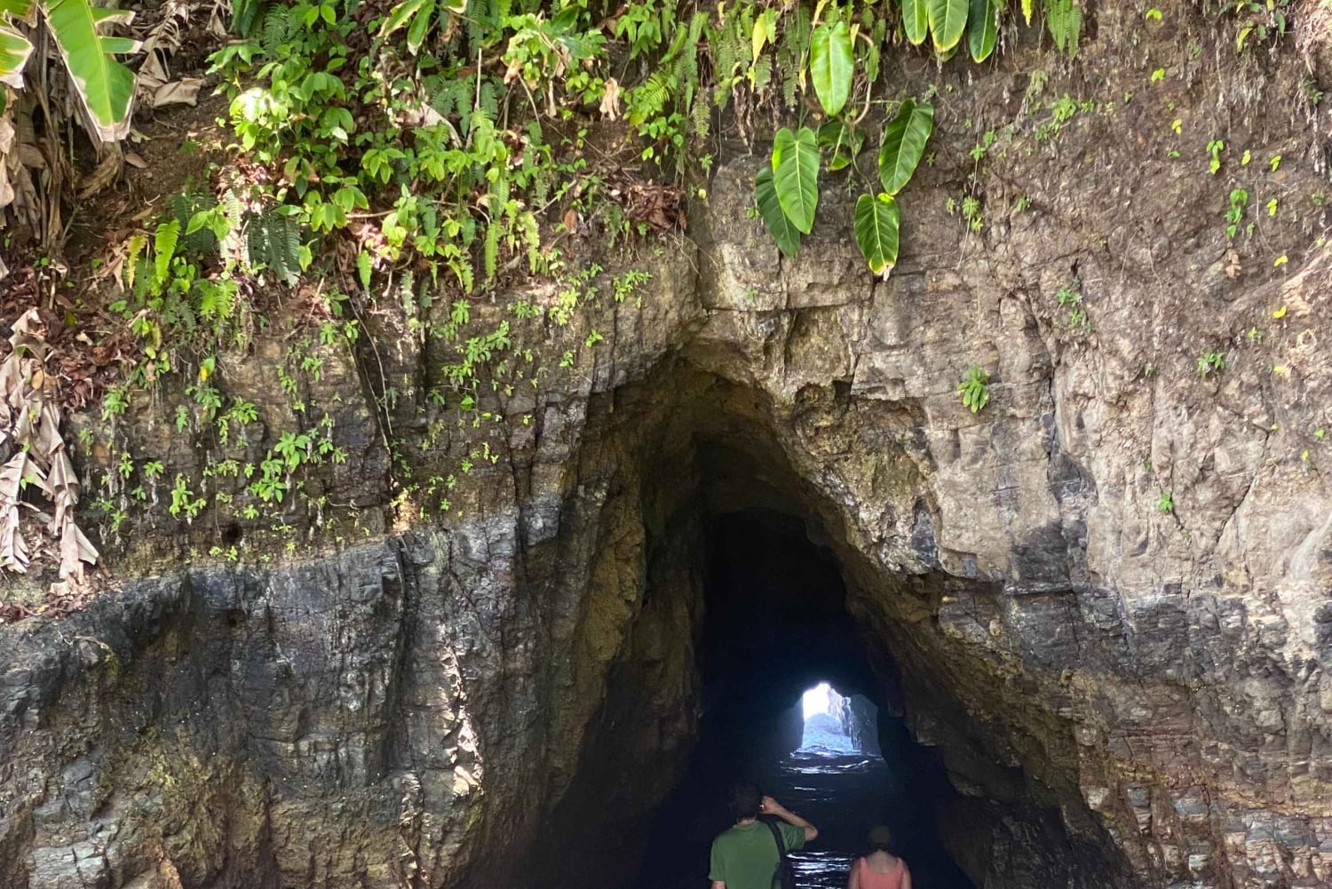 Avventura di un giorno tra cascate e spiagge