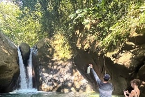Avventura di un giorno tra cascate e spiagge