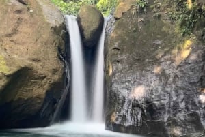 Avventura di un giorno tra cascate e spiagge