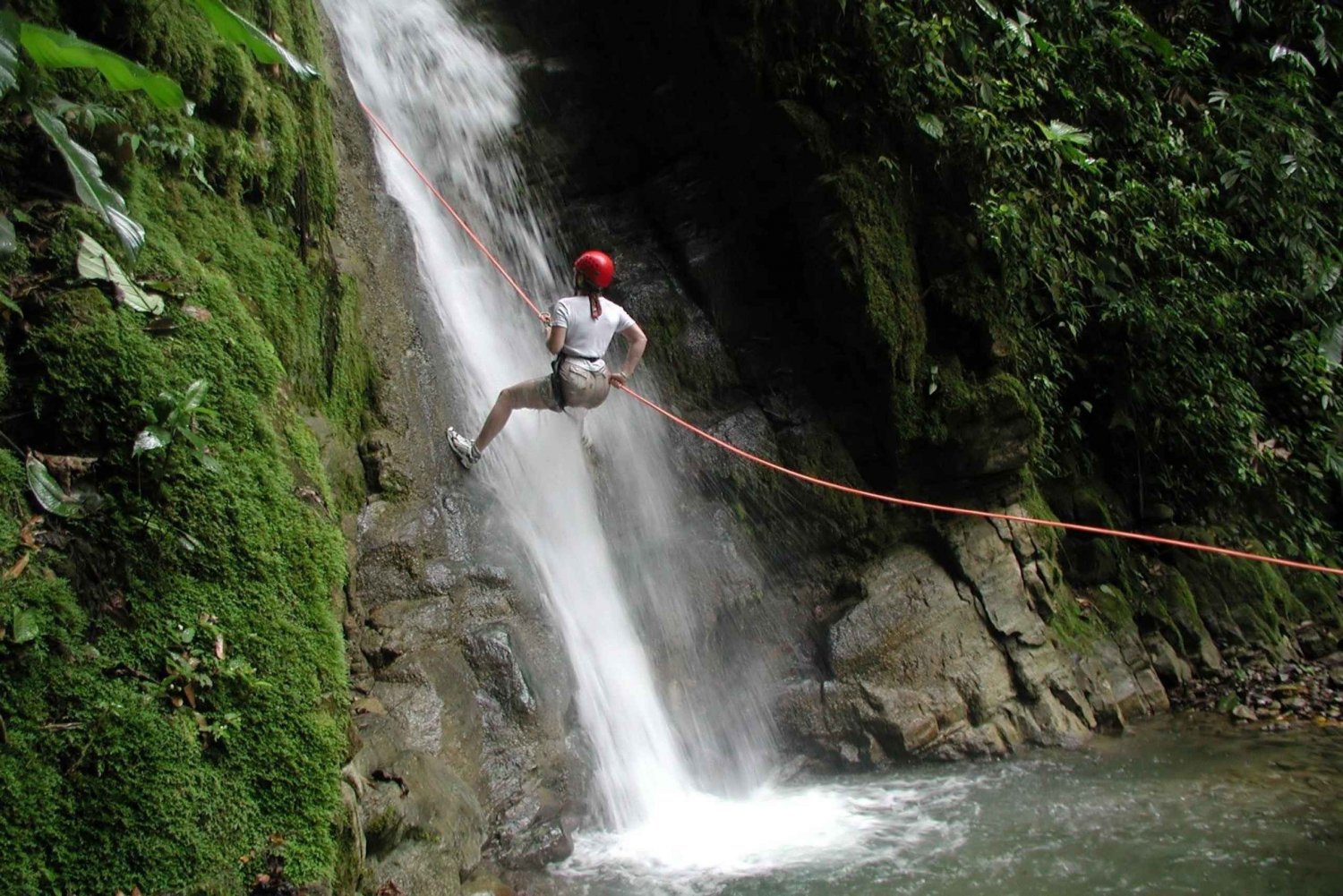 9e volledige dag: canyoning, La Fortuna waterval, Arenal vulkaan