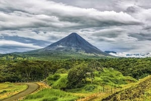 Journée complète2 : Chute d'eau de La Fortuna, rafting et volcan Arenal