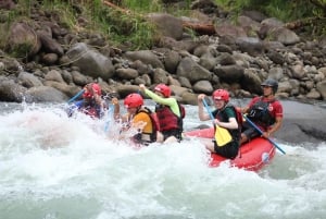 Dia inteiro2: Cachoeira La Fortuna, Rafting e Vulcão Arenal