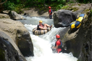 Aventura en el volcán Guachipelin: tirolina, tubing y aguas termales