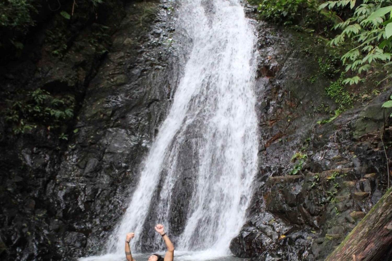 Escursione a 10 cascate a Jacó con pranzo incluso