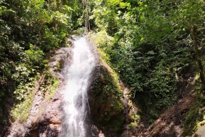 Escursione a 10 cascate a Jacó con pranzo incluso