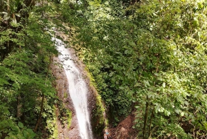 Escursione a 10 cascate a Jacó con pranzo incluso