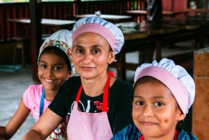 隠れた滝と温泉への乗馬体験をお楽しみください