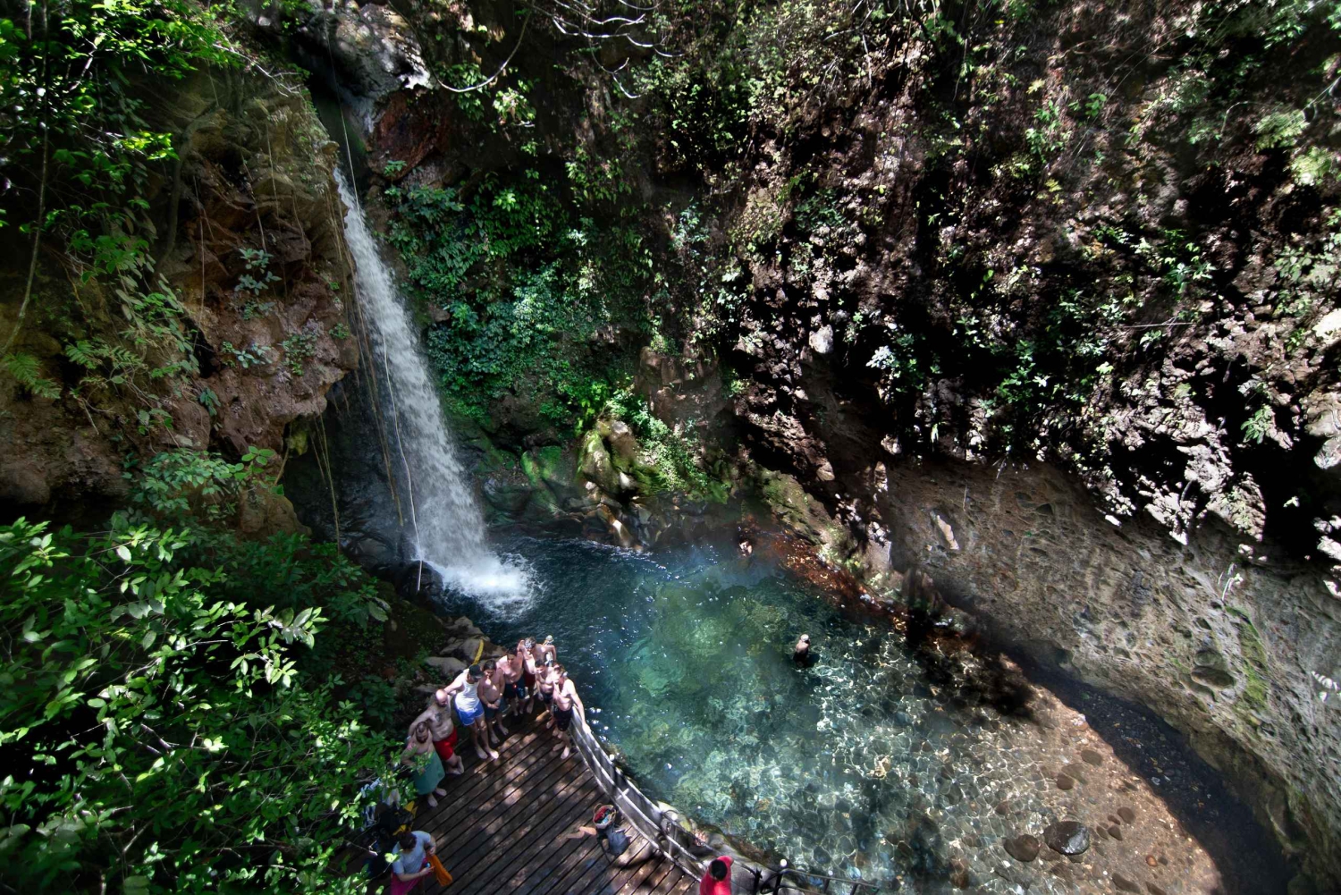 Hesteridning en halv dag: Ridning + lunsj + varm kilde