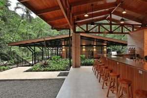 Pura Vida -joki ja pääsy kuumaan lähteeseen