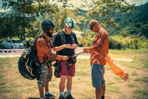 Jaco: Tandemparaglidingvlucht van 1500 ft met uitzicht op het strand