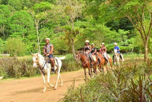 Plage de Jaco : Randonnée à cheval avec arrêt à la piscine naturelle
