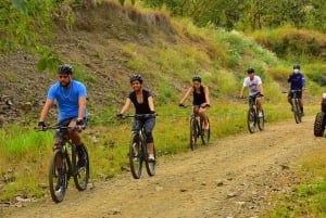 Playa Jaco: Excursión en Bicicleta de Montaña por la Selva y las Cascadas