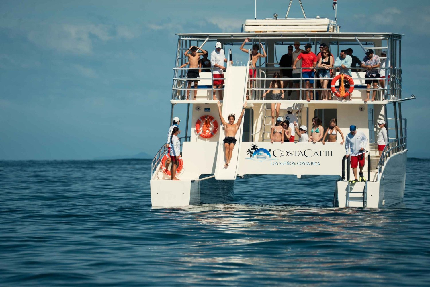 Playa de Jaco: Catamarán al Atardecer con Observación de la Vida Marina