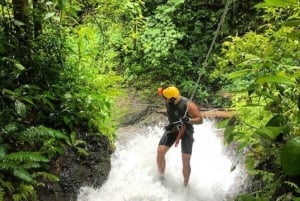 Jaco : Aventure en quad tout-terrain, zipline et descente en rappel de cascades