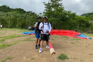 Jaco: voo de parapente sobre a floresta tropical