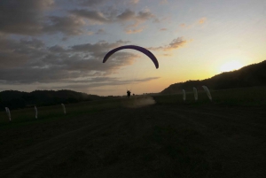Jaco; Maaginen auringonlaskun paragliding-lento