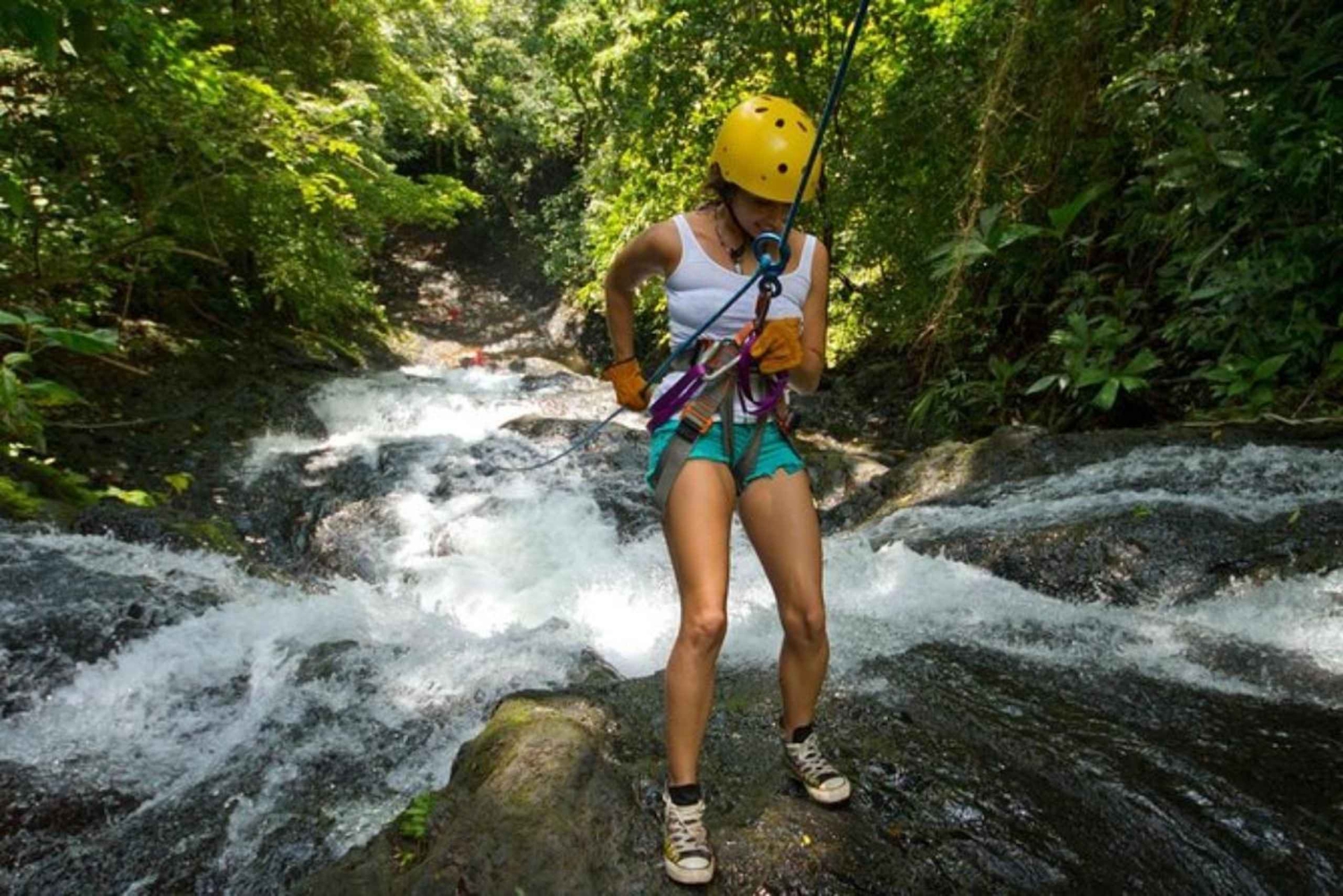 Jaco: Vesiputouksen kiipeily ja viidakkotraktorikierros