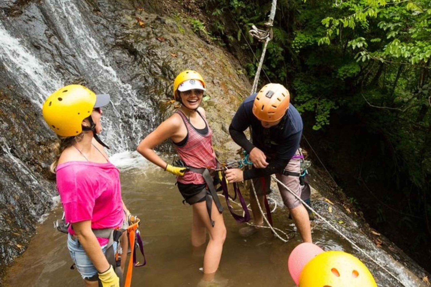 Jaco: Vesiputouksen kiipeily ja viidakkotraktorikierros