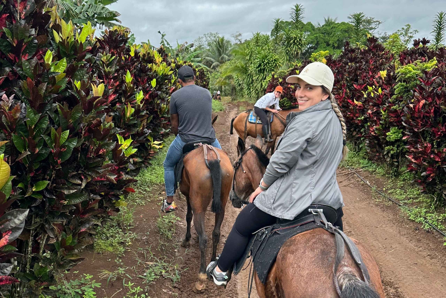 Katira: Rio Celeste Tubing en paardrijden