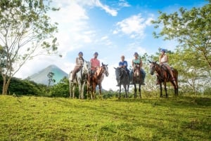 La Fortuna : Randonnée à cheval dans l'Arenal jusqu'à la cascade de La Fortuna