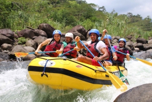 La Fortuna: Arenal Rafting Balsa River 2. ja 3. luokan koskenlasku.