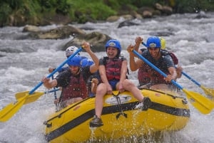 La Fortuna: Arenal Rafting Upper Balsa Class 3 i 4 Rapids