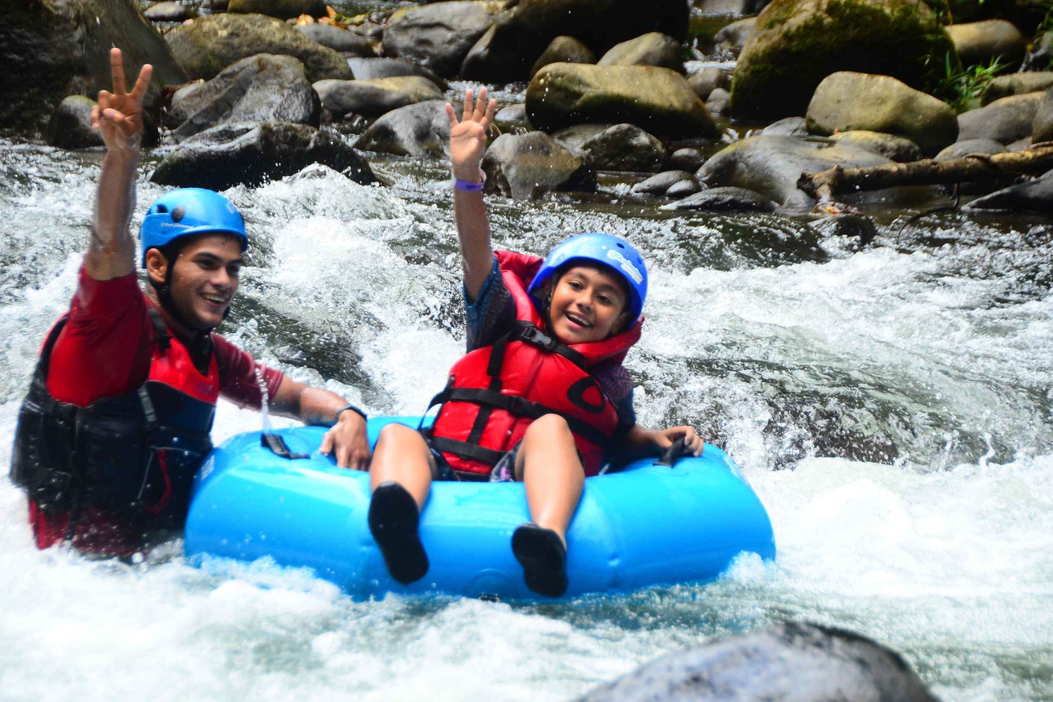 La Fortuna: Aventura en tubo por las aguas bravas del río Arenal