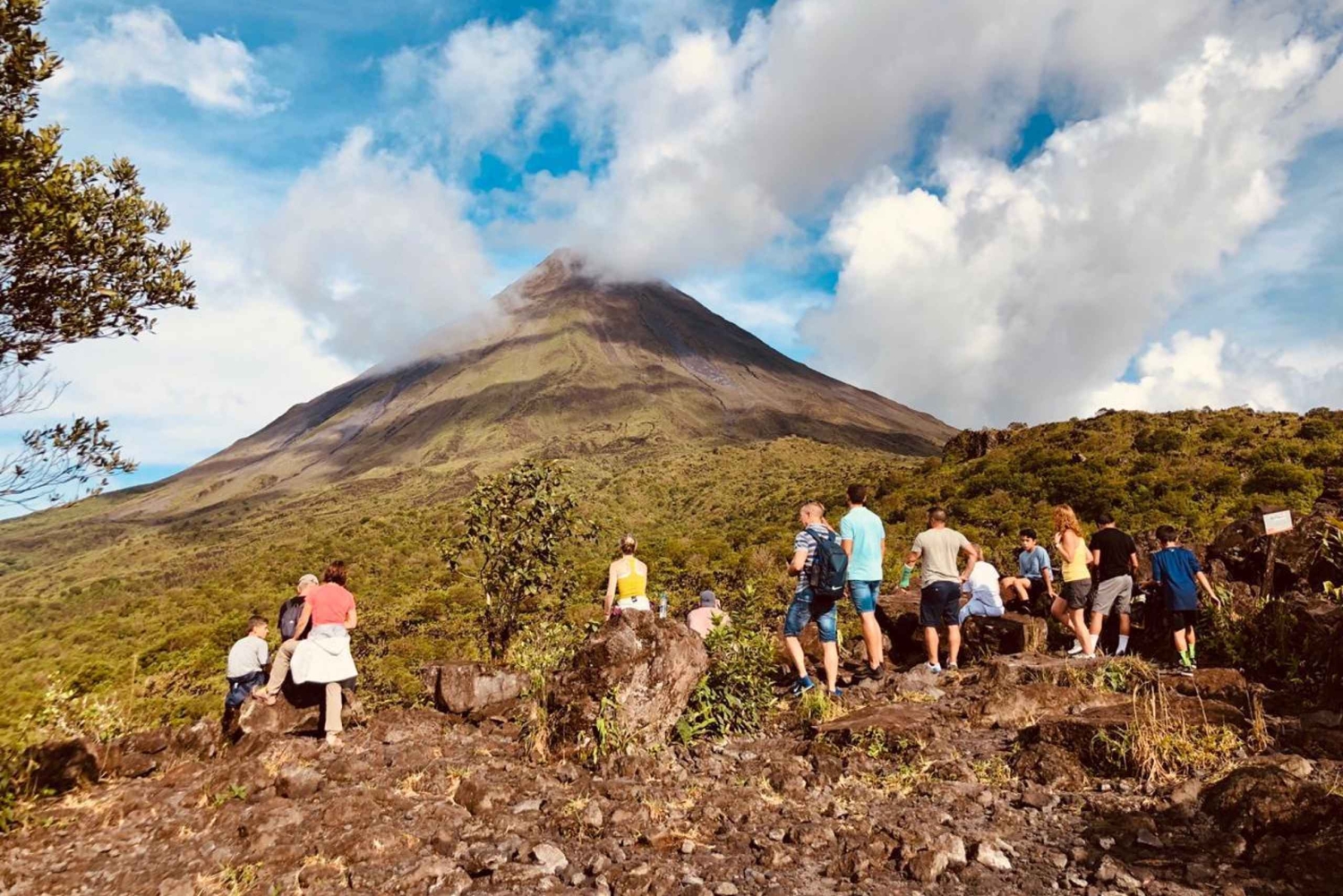 La Fortuna: Excursión al Volcán Arenal y Cataratas con Almuerzo