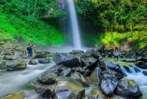 La Fortuna: Arenal tulivuori ja vesiputous Tour lounaalla.