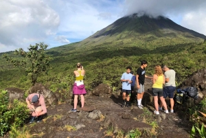 La Fortuna: Excursión al Volcán Arenal y Cataratas con Almuerzo