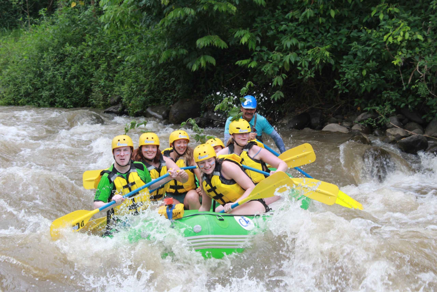 La Fortuna: Canyoning and River Rafting Tour with Lunch