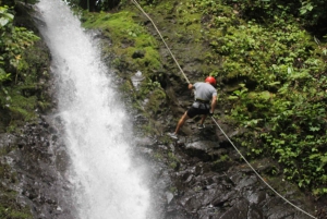 La Fortuna: Canyoning och River Rafting Tour med lunch