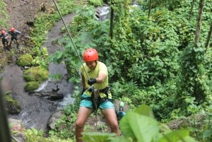 La Fortuna: Canyoning og River Rafting Tour med frokost