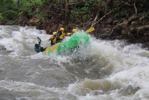 La Fortuna: Canyoning and River Rafting Tour with Lunch